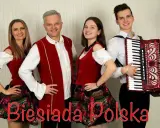 Zespół "Biesiada Polska" w strojach ludowych, gotowy do zabawy. Akordeonista i wokalistki zapraszają na piosenki biesiadne dla dorosłych.