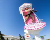 Słynny szyld kaplicy ślubnej w Las Vegas z Elvisem Presleyem. Idealne miejsce na szybki ślub!